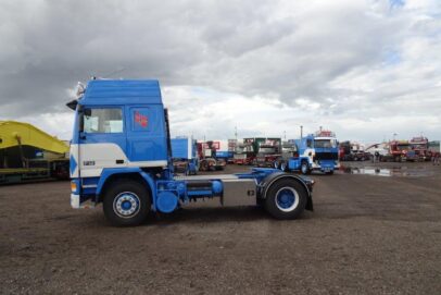 VOLVO  F 12 GLOBETROTTER  4X2   STIES
