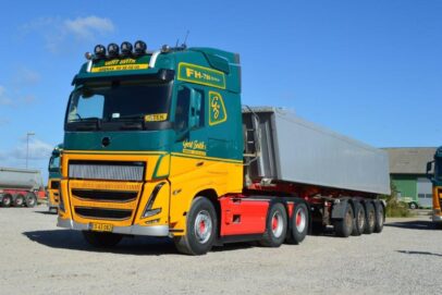 VOLVO FH 16  GLOBETROTTER 6X4  MET 4 ASSIGE DEENSE KIPPER  GERT SVITH
