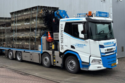 VAN HAMEREN B.V.; DAF XD SL RIGED FLATBED TRUCK 8X2 TAG AXLE WITH PALFINGER PK 480 TEC