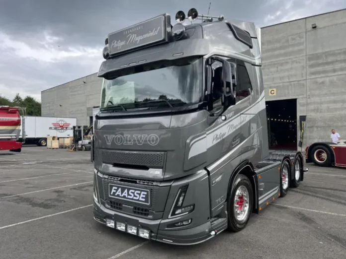 Phillipe Muysewinkel - Volvo FH Aero Globetrotter 6x2