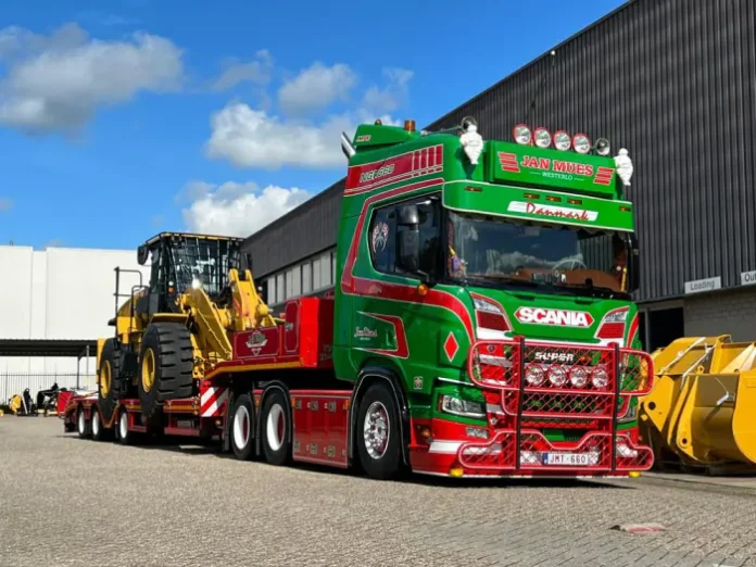 Jan Mues - Scania NGR660 V8 6x2 met 3-assige wielkuip semi. Verpakt in luxe giftbox. - Afbeelding 2