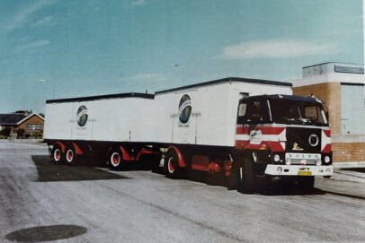 VOLVO F88 2 ASSIGE BAKWAGEN MET 3 ASSIGE AANHANGER  BJARNE NIELSEN