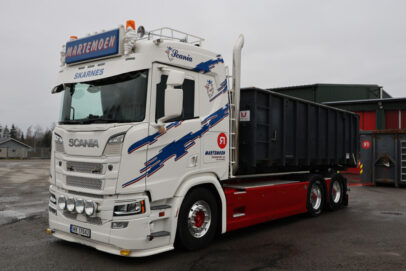 Martemoen; SCANIA R NORMAL CR20N RIGED TRUCK WITH HOOKLIFT SYSTEM 6X2 TAG AXLE + 15M3 CONTAINER