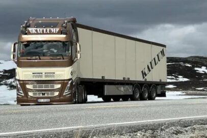 Kaulum Transport - Volvo FH05 Globetrotter XL 6x2 met 3-assige koeloplegger