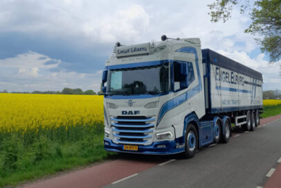 Engel Elburg; DAF XF SH WITH SKY LIGHTS 6X2 TWIN STEER BELT TRAILER - 3 AXLE