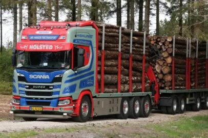 Jan Hansen - Scania NGR Highline 8x4 houtcombi met 4-assige aanhanger