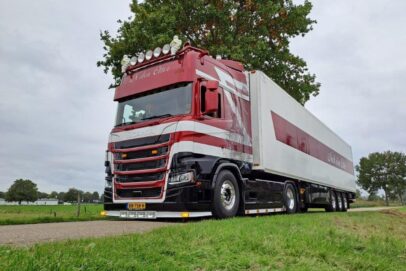   WSI   SCANIA R 530 V8 MET REEFER TRAILER  NICK DEN   OTTER 