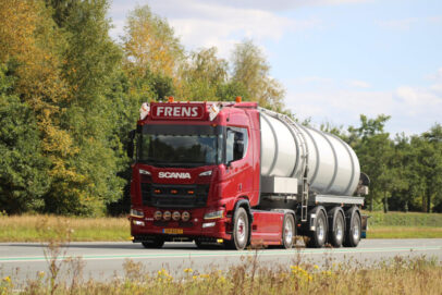 Frens; SCANIA R NORMAL CR20N 4X2 VACUUM TANK TRAILER - 3 AXLE