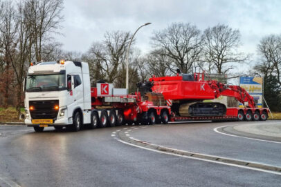 Koole bv; VOLVO FH4 GLOBETROTTER 10X4 LOW LOADER WITH DOLLY 2 AXLE - 6 AXLE