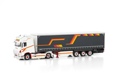 Pfister; VOLVO FH4 GLOBETROTTER XL 4X2 CURTAINSIDE TRAILER - 3 AXLE