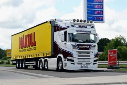 Hakull - Thor Bjorn Osterhus - Scania NGR Highline met 3-assige tautliner